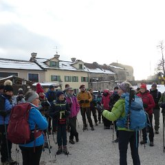 P1170239   Mariangela Fusato informa sulle caratteristiche del percorso.